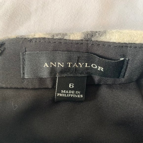 Ann Taylor Pencil Skirt in Wool - Picture 3 of 4